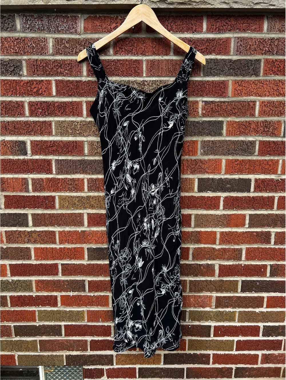 Linea Domani Black and White Floral Chiffon Sleeveless Midi Dress